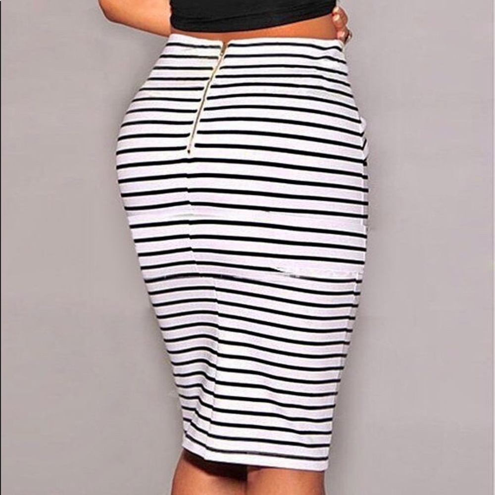 Zara - high waisted striped asymmetrical skirt